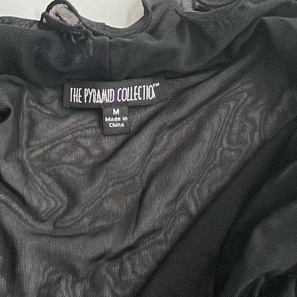 New THE PYRAMID COLLECTION Fine Mesh Shrug Black SIZE M Cardigan - Picture 8 of 9